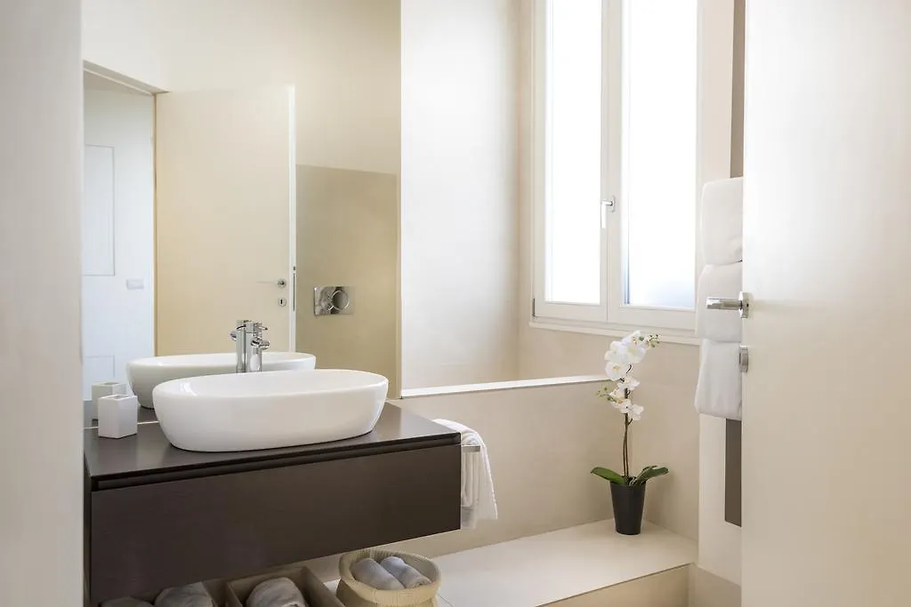 City Life - Rentclass Poliuto Milano 0*,